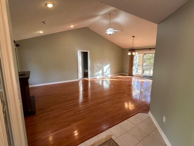 Building Photo - Golf Front Rental *Unfurnished*