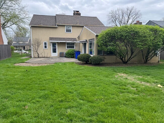 Building Photo - 3 Bedroom 1.5 bathroom Single Family Home, Upper Arlington Schools