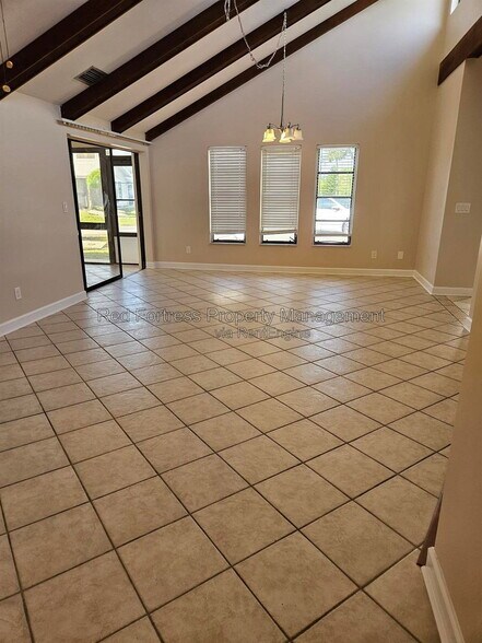 Building Photo - 17020 Golfside Cir