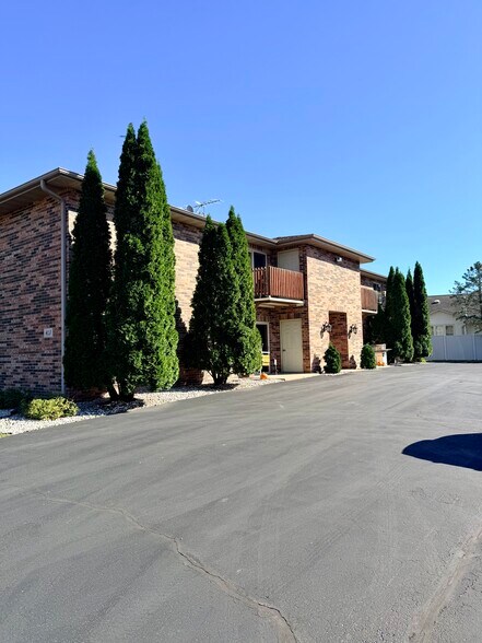 Building Photo - 413 Rowley St