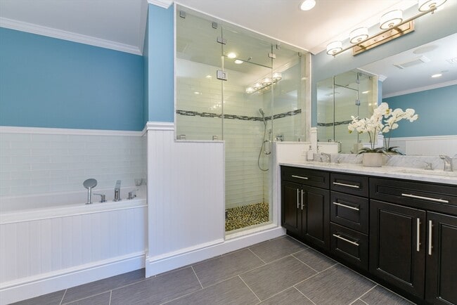 Building Photo - 350 W Broadway