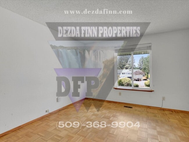 Building Photo - 3,700 sqft of Quiet Luxury & Stunning Views