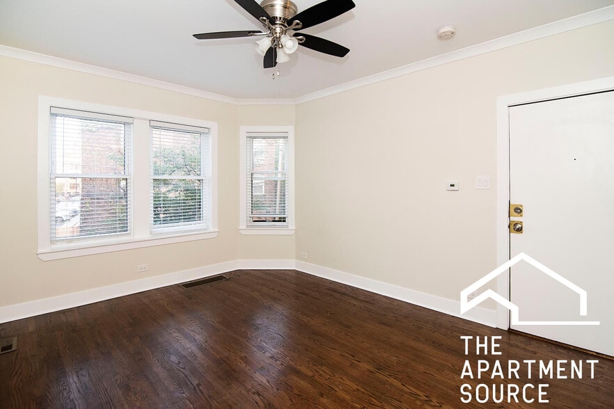 Building Photo - 624 W Roscoe St