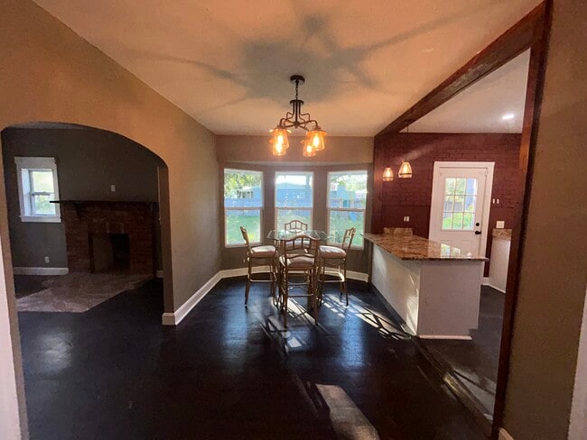 Building Photo - 115 E Lattin St