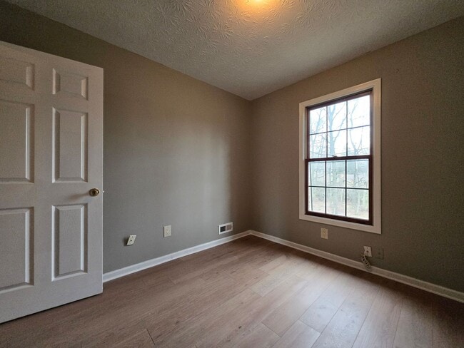 Building Photo - 3 Bedroom, 2.5 Bath Townhouse in Beavercreek!