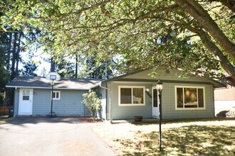 Building Photo - 3 Bedroom 2.5 Bath Steilacoom Rambler