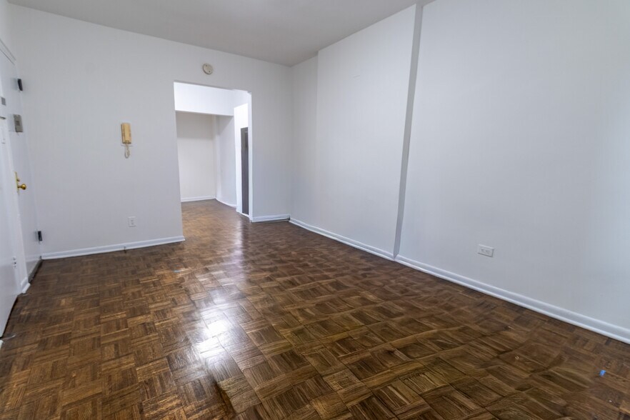 Building Photo - 328 E 30th St