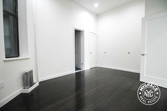 Building Photo - 303 Putnam Ave
