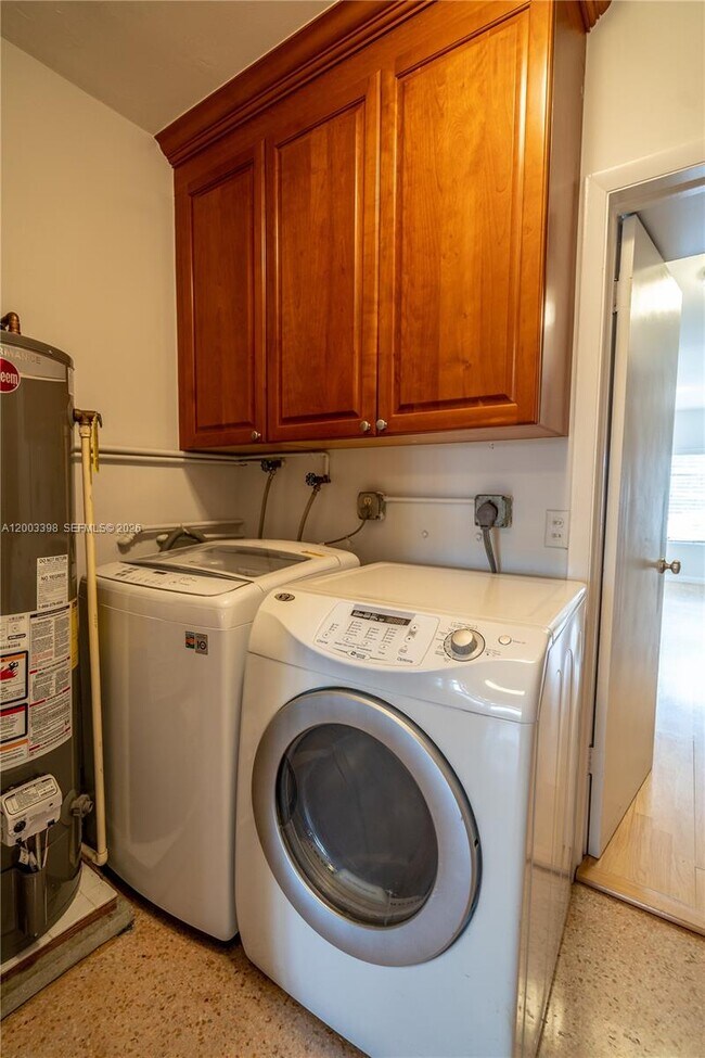 Building Photo - 475 S Shore Dr