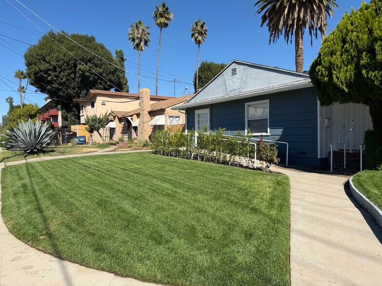 Primary Photo - 7402 Haskell Ave
