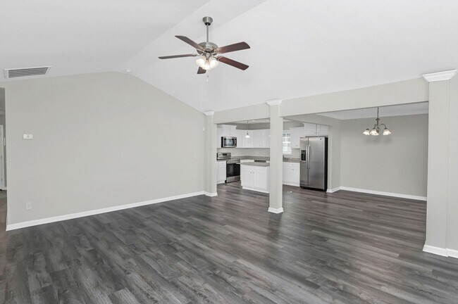 Building Photo - Beautiful Home for Rent in Elgin's Walnut ...