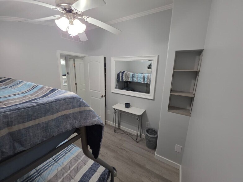 Building Photo - Newly Remodeled / Furnished 2 Bedroom / 2 Bathroom