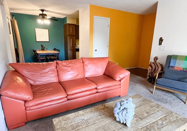 Building Photo - ONE BED ONE BATH UNIT AVAILABLE FOR RENT