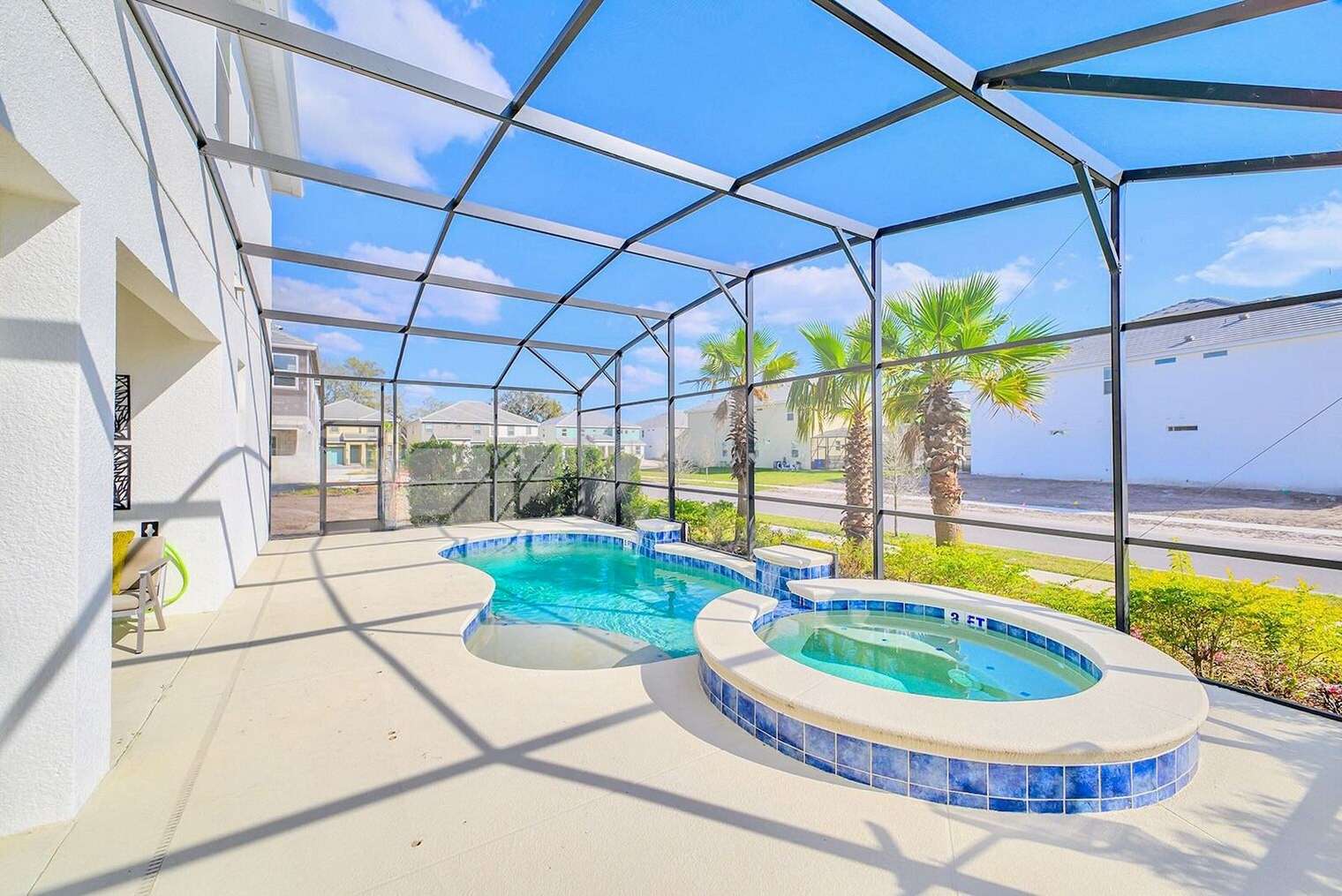 Building Photo - 2560 Shanti Dr