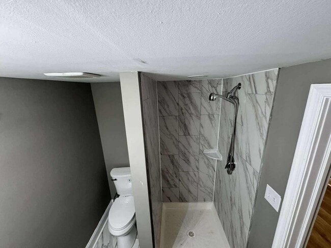Building Photo - 3 Bedroom 2.5 Bathroom Townhouse