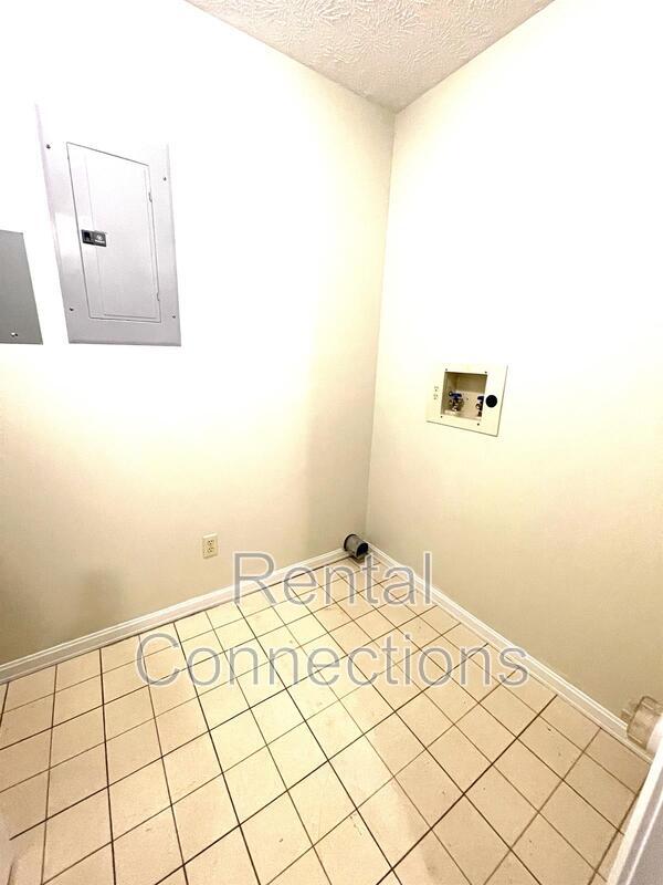 Building Photo - 703 Joseph Ln