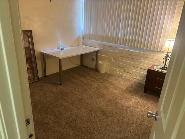 Building Photo - Furnished 2 Bedroom Condo with Community Pool Close to the UofA! (Speedway/Euclid)