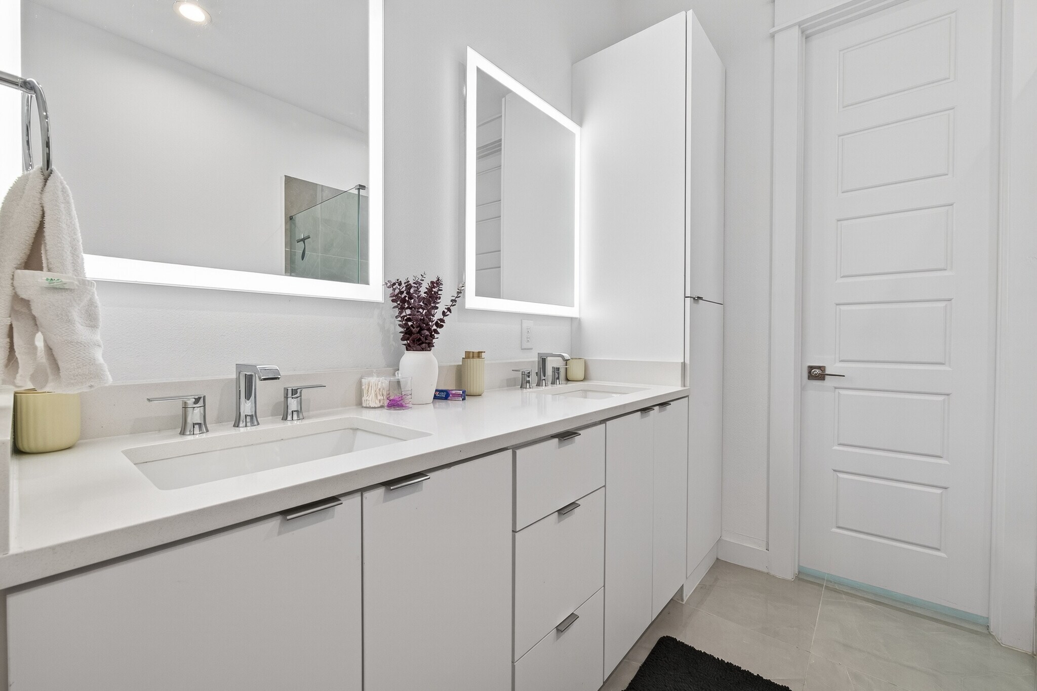Bathroom3 - 523 Schweikhardt St