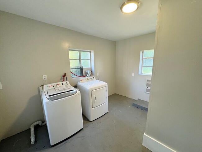 Building Photo - Charming 2-Bedroom Single-Family Home for Rent in Dayton, KY – Pet Friendly!