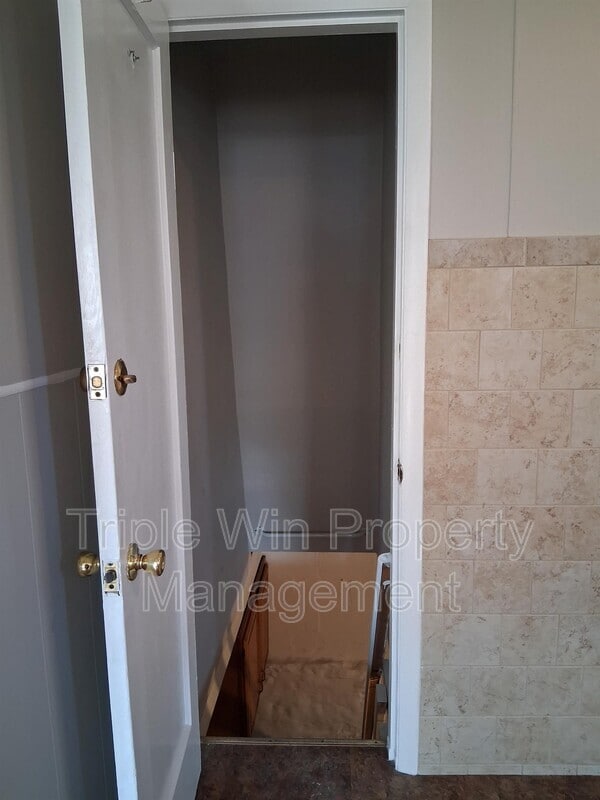 Building Photo - 313 Carthage Ave