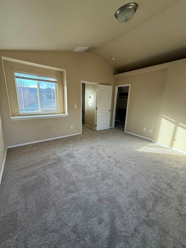 Building Photo - 5844 S Staaten Ave