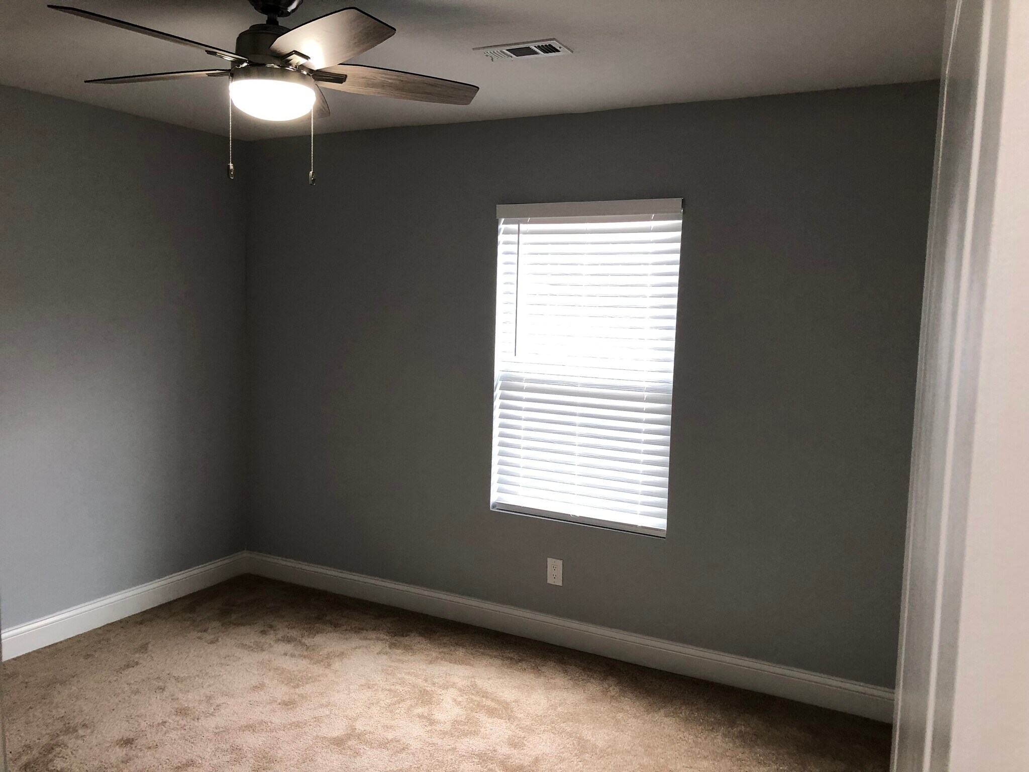 Building Photo - 261 Mt Everest Dr