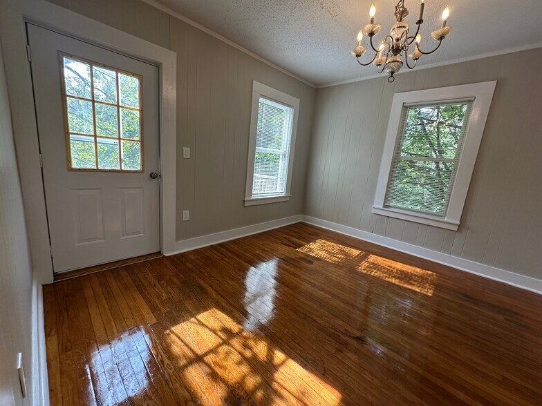 Living room - 49 Freeman Ave