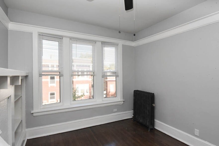 Building Photo - 1251 W Rosemont Ave