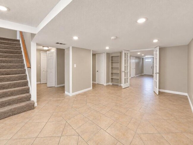 Building Photo - 720 Ranch Hill Dr