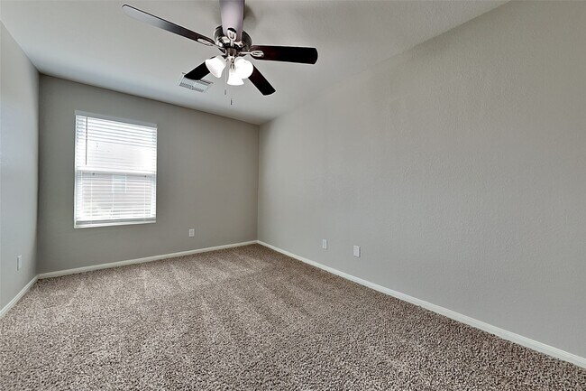 Building Photo - 16731 N Blue Jay Dr