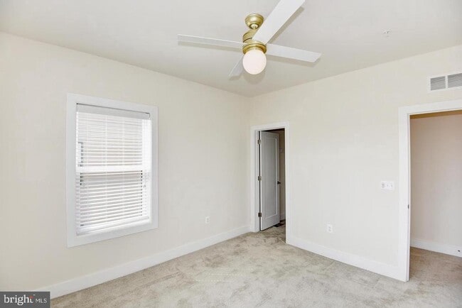 Building Photo - 44858 Tiverton Sq