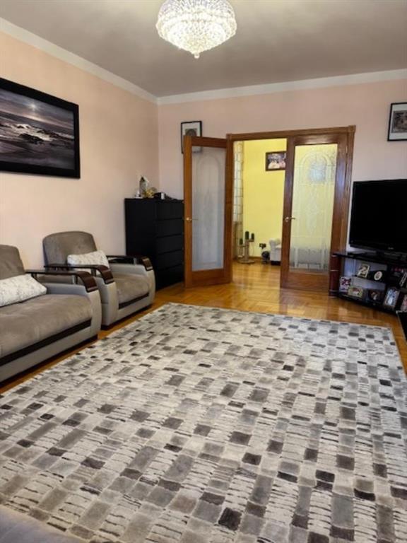 Building Photo - 1560 E 18th St