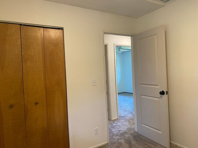 Building Photo - Upcoming vacancy!  Well maintained home on...