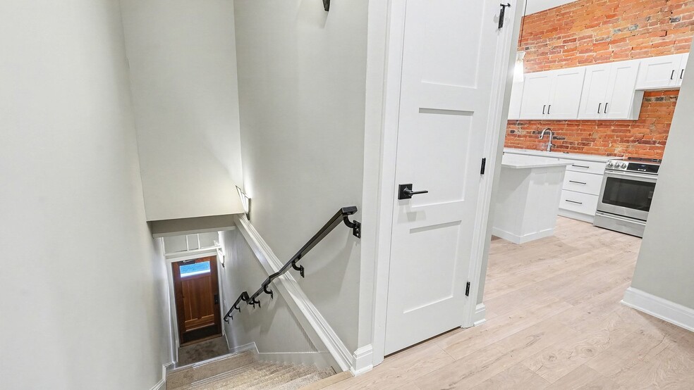 Building Photo - 115 S Main St