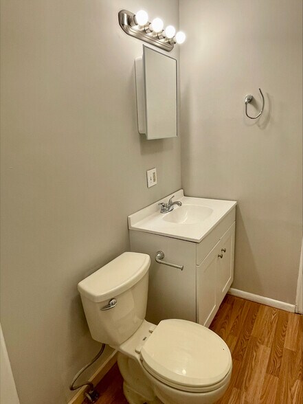 Building Photo - 995 Nevin St