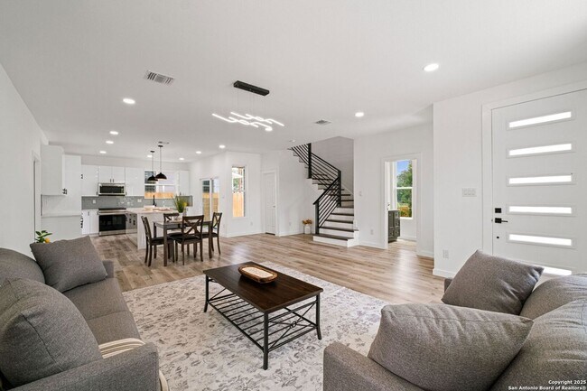 Building Photo - 420 Dreiss St