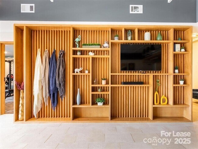 Building Photo - 1824 N Brevard St