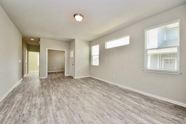 Building Photo - 1701 Logan Dr