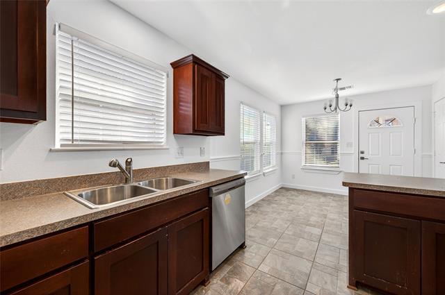 Building Photo - 704 E Sycamore St