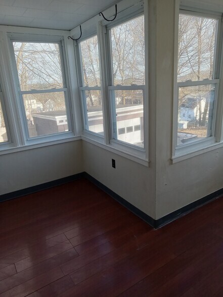 Building Photo - 63 Belmont St