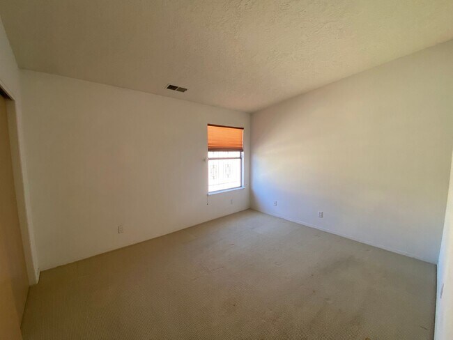 Building Photo - Beautiful 3-Bedroom Home in NW Albuquerque