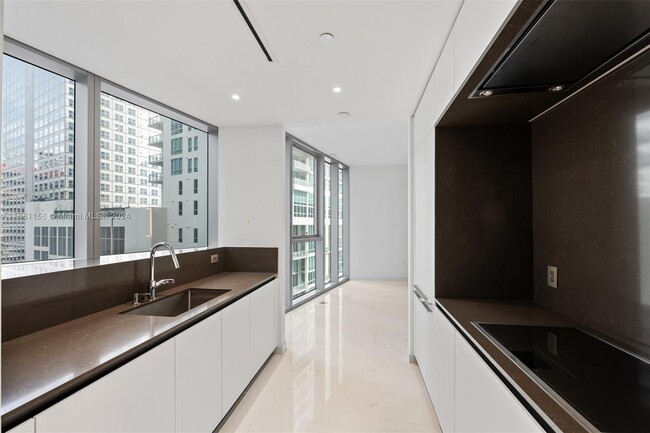 Building Photo - 300 Biscayne Blvd Way