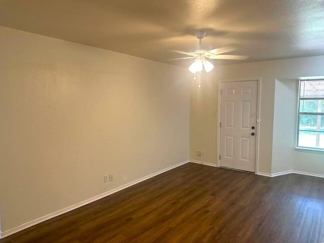 Building Photo - 8510 Woodstone Dr