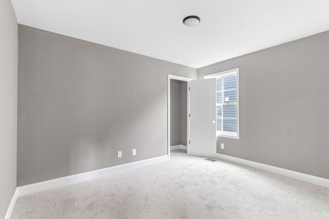Building Photo - 525 Judah Cir