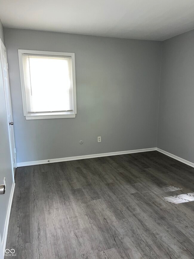 Building Photo - 9425 Rochelle Dr