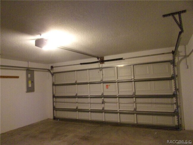 Building Photo - 210 Edison St