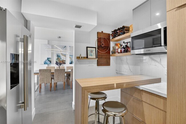 Building Photo - 2780 NE 183rd St