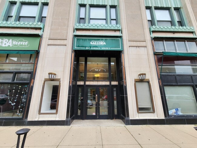 Building Photo - 807 Church St