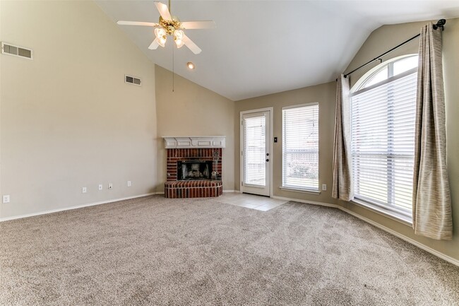 Building Photo - 3914 Randall Ln