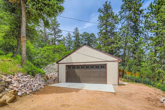 Building Photo - 10753 Mountain Ave